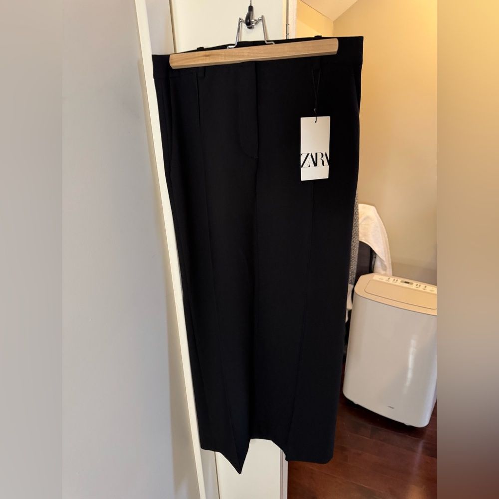Zara women’s Elegant Black full length skirt.